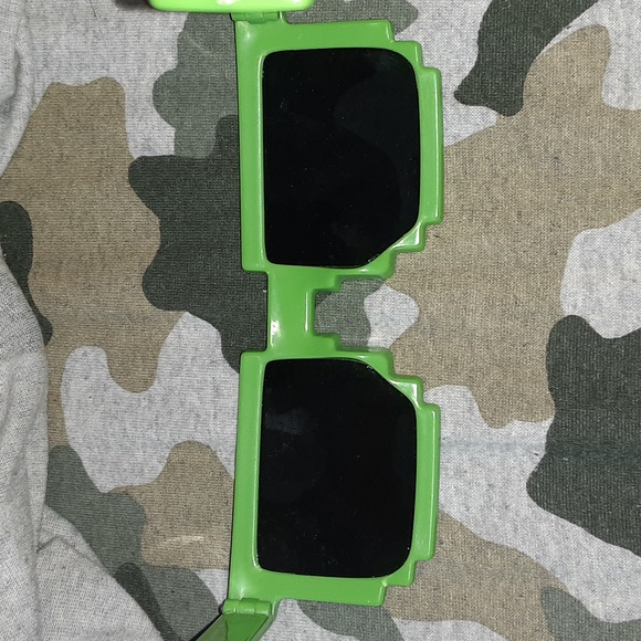 ROBLOX SUNGLASSES NRMINT CONDITION - Picture 5 of 6